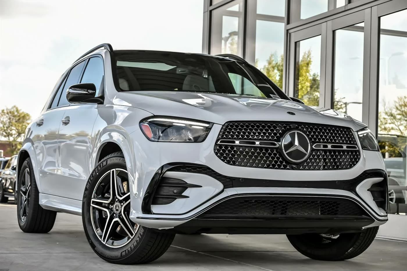 מרצדס GLE 350 בצבע לבן, מבט מלפנים (תמונה להמחשה)